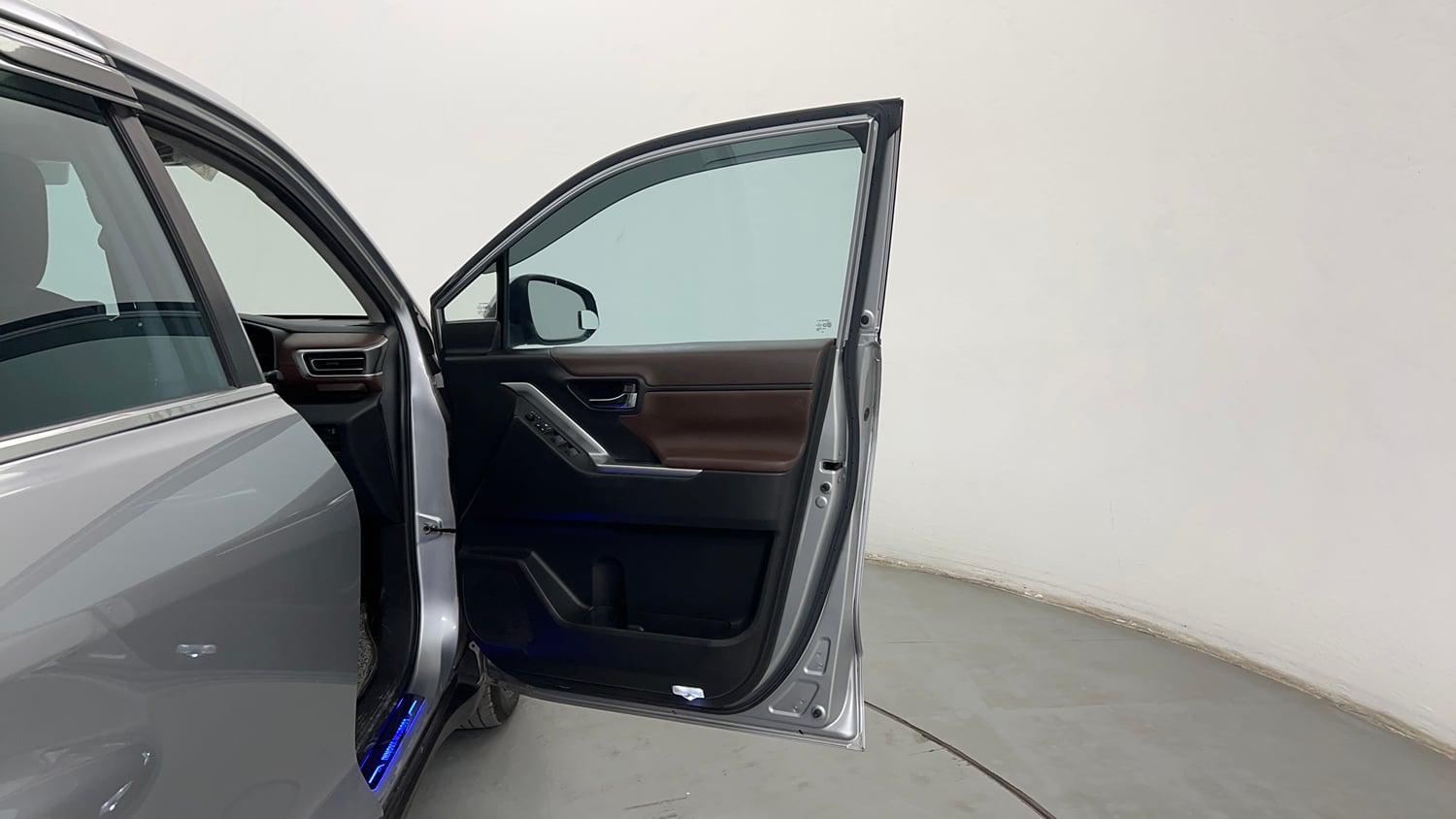 Used 2023 Toyota Innova Hycross VX Hybrid 8 STR Hybrid Automatic interior RIGHT FRONT DOOR OPEN VIEW
