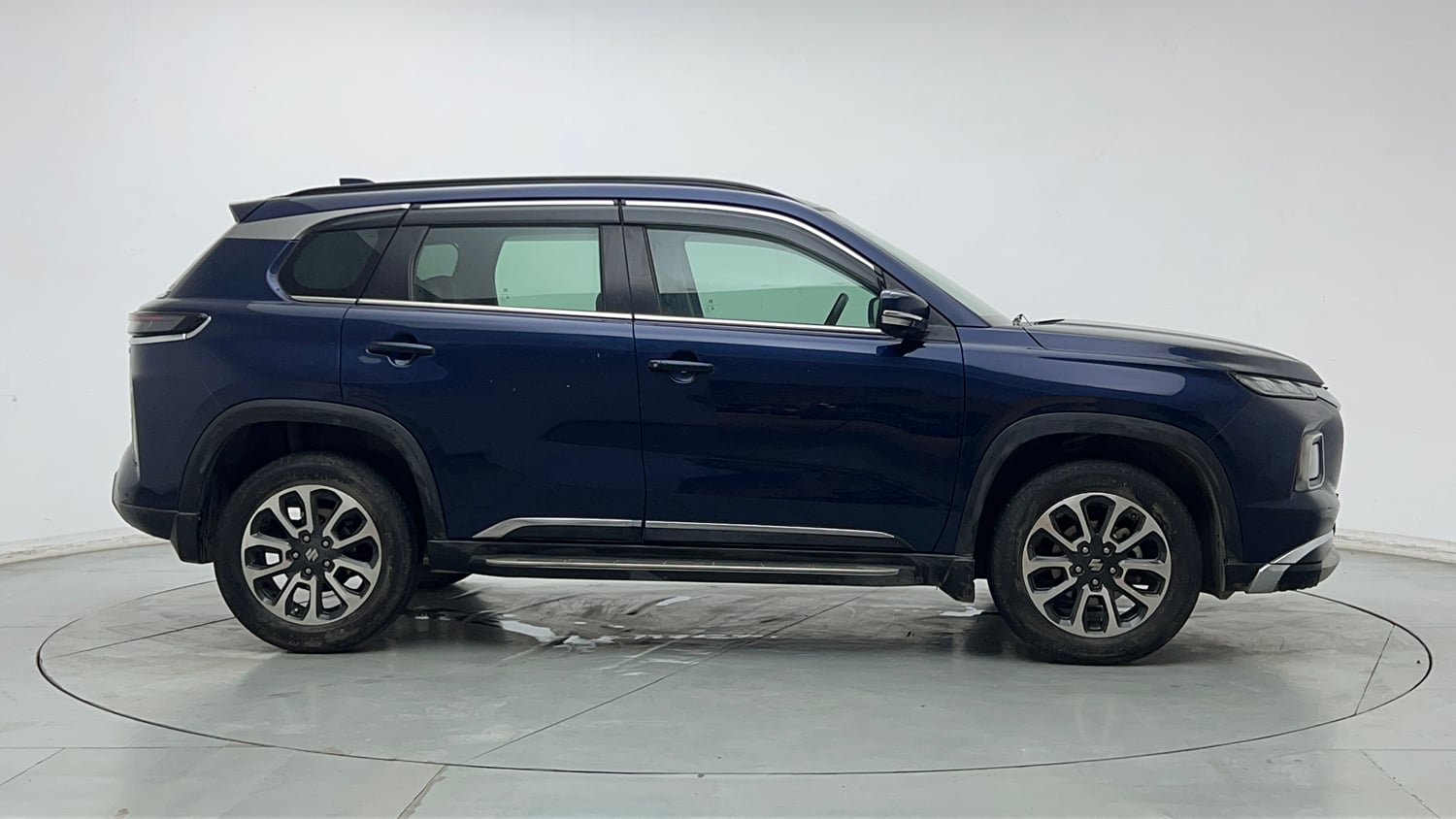 Used 2023 Maruti Suzuki Grand Vitara Alpha Smart Hybrid AT Petrol Automatic exterior RIGHT SIDE VIEW