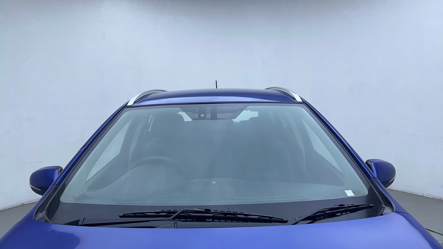 Used 2015 Maruti Suzuki S-Cross Alpha 1.6 Diesel Manual exterior FRONT WINDSHIELD VIEW