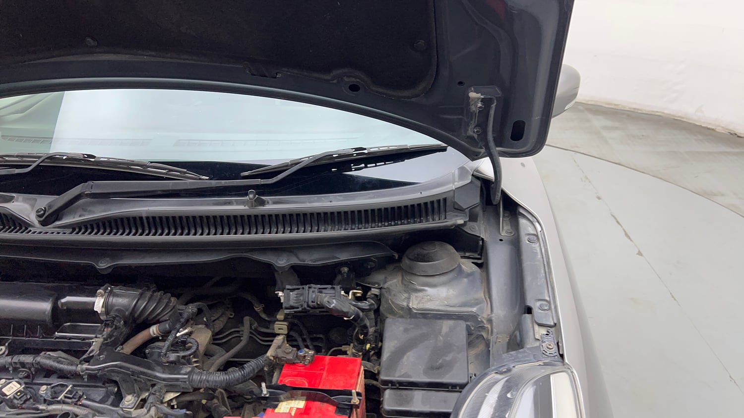 Used 2019 Maruti Suzuki Baleno Delta Petrol Manual engine ENGINE LEFT SIDE HINGE & APRON VIEW