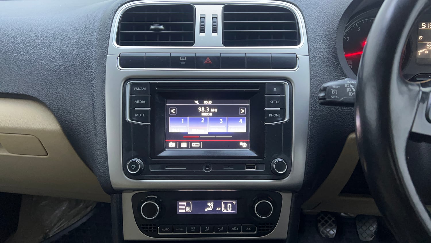 Used 2017 Volkswagen Ameo Highline1.2L (P) Petrol Manual interior MUSIC SYSTEM & AC CONTROL VIEW