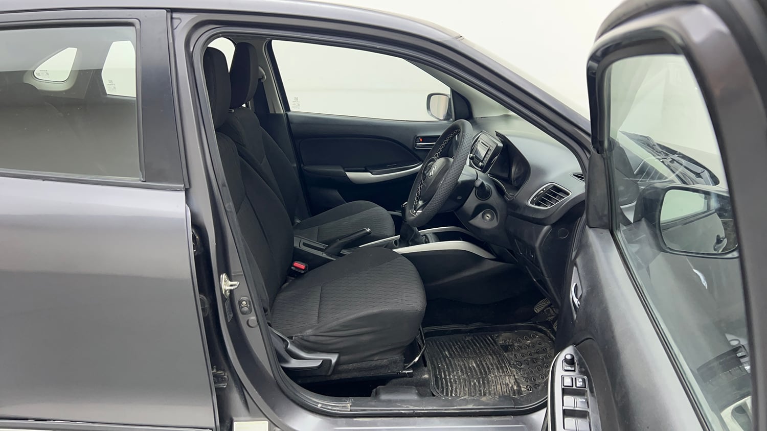 Used 2018 Maruti Suzuki Baleno Delta 1.3 Diesel Manual interior RIGHT SIDE FRONT DOOR CABIN VIEW