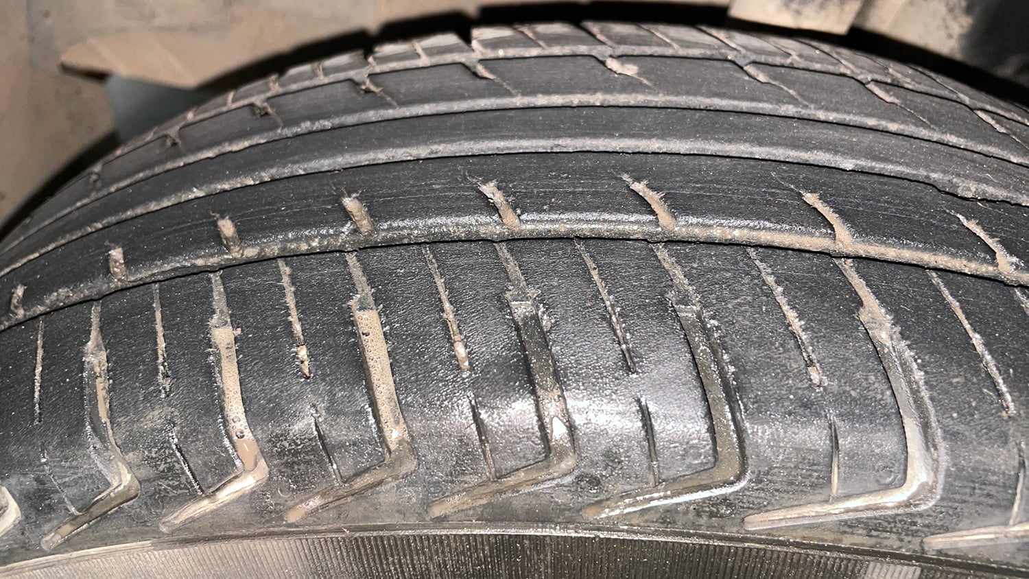 Used 2018 Renault Kwid 1.0 RXT AMT Opt Petrol Automatic tyres LEFT FRONT TYRE TREAD VIEW
