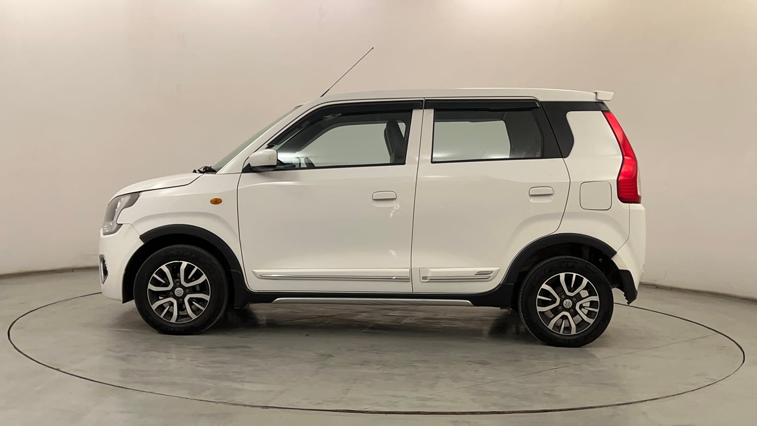 Used 2023 Maruti Suzuki Wagon R VXI 1.0 CNG Cng Manual exterior LEFT SIDE VIEW