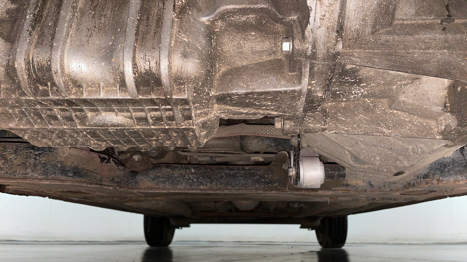 Used 2012 Ford Figo Duratec Petrol ZXI 1.2 Petrol Manual extra FRONT LEFT UNDERBODY VIEW