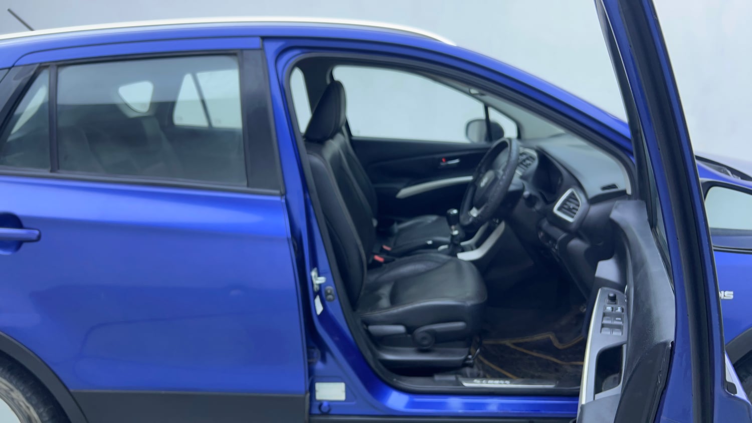 Used 2015 Maruti Suzuki S-Cross Alpha 1.6 Diesel Manual interior RIGHT SIDE FRONT DOOR CABIN VIEW