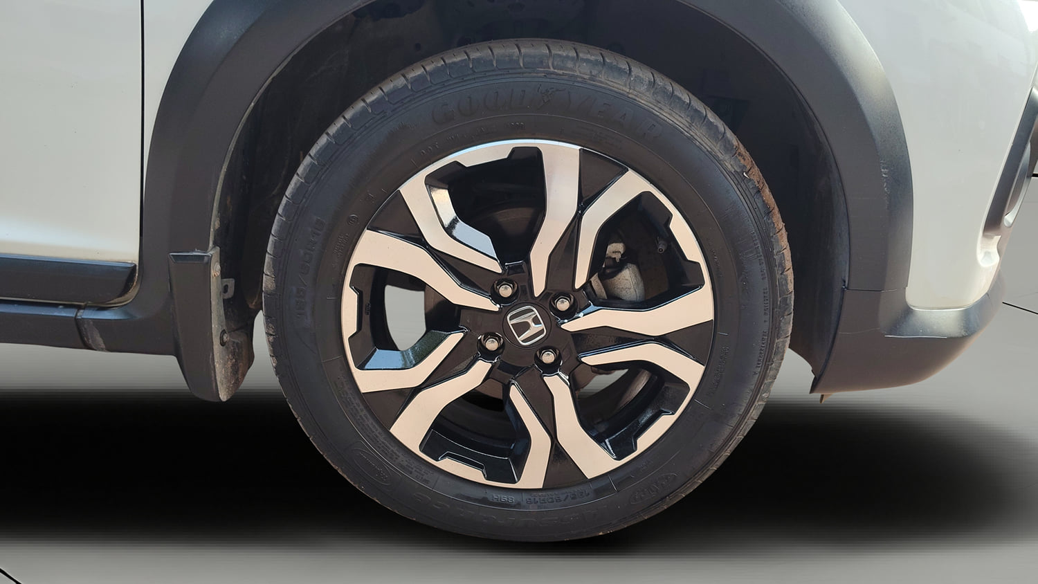 Used 2021 Honda WR-V SV MT Petrol Petrol Manual tyres RIGHT FRONT TYRE RIM VIEW