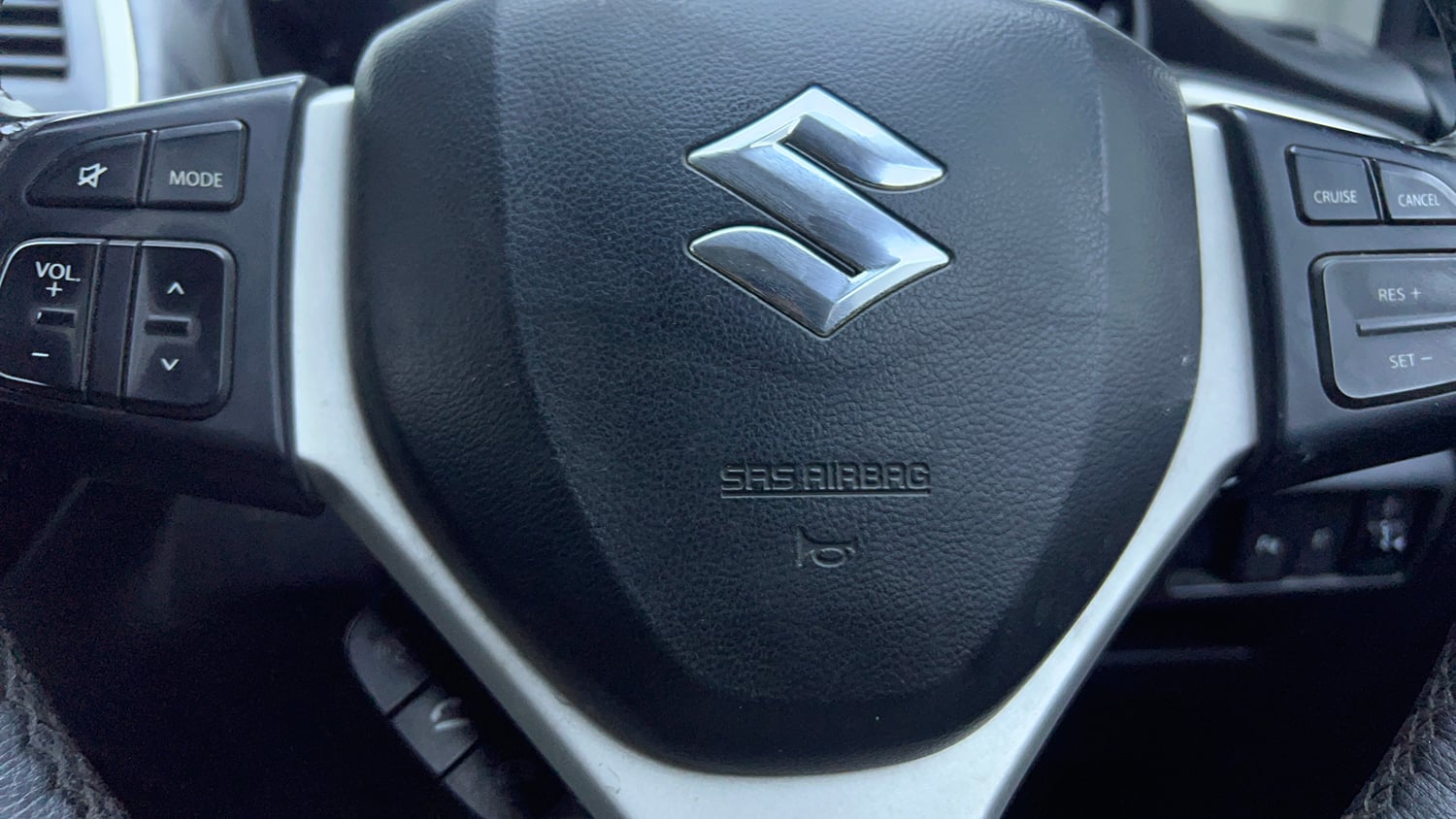 Used 2015 Maruti Suzuki S-Cross Alpha 1.6 Diesel Manual top_features Airbags