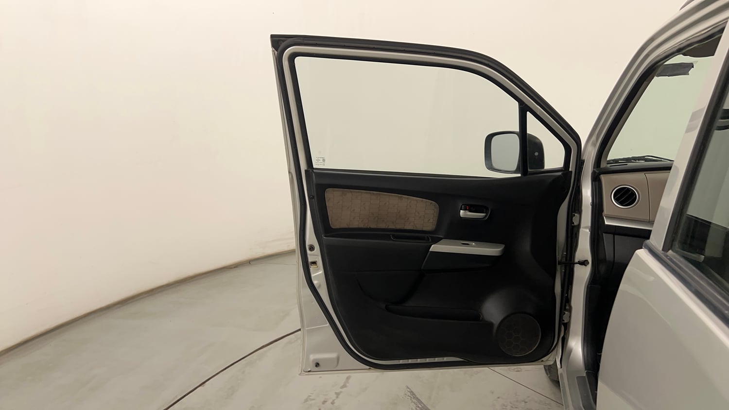 Used 2013 Maruti Suzuki Wagon R VXI Petrol Manual interior LEFT FRONT DOOR OPEN VIEW
