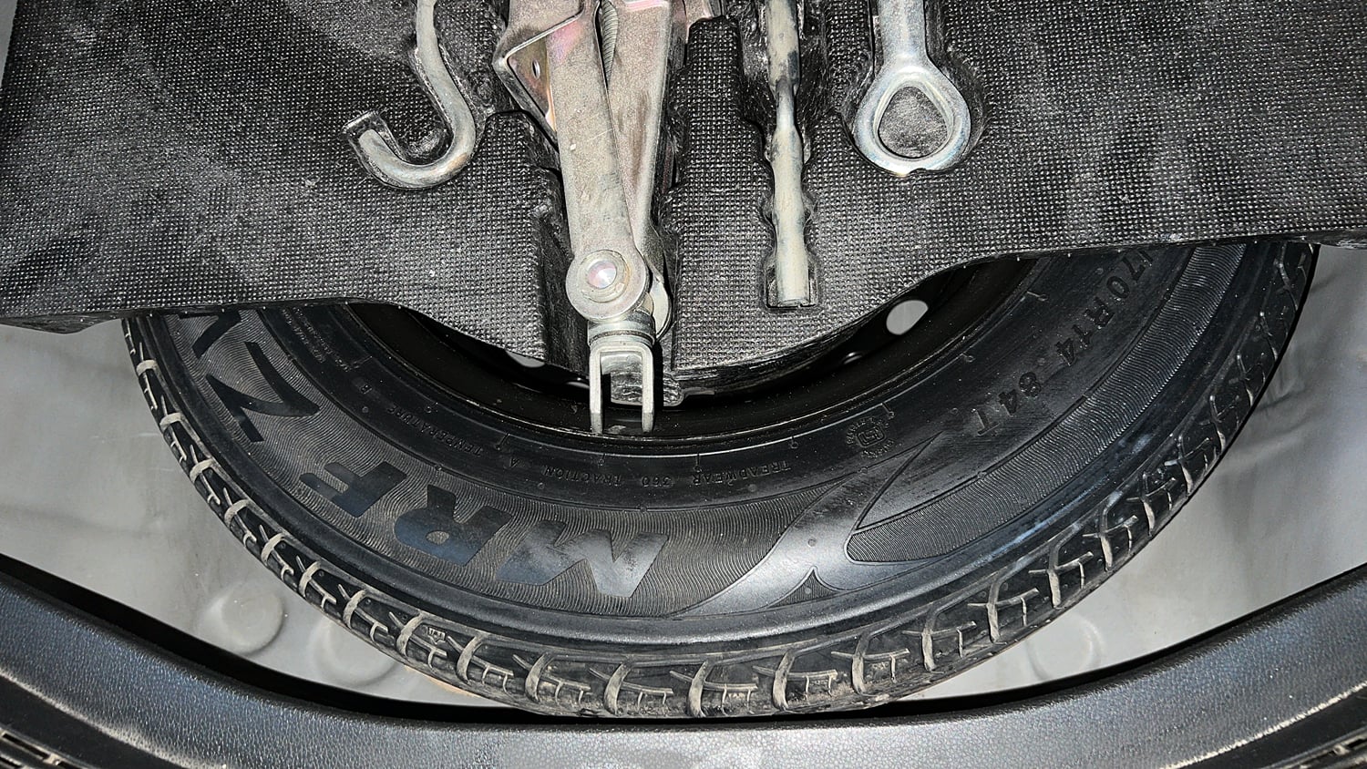 Used 2016 Honda Jazz V AT Petrol Petrol Automatic tyres SPARE TYRE VIEW