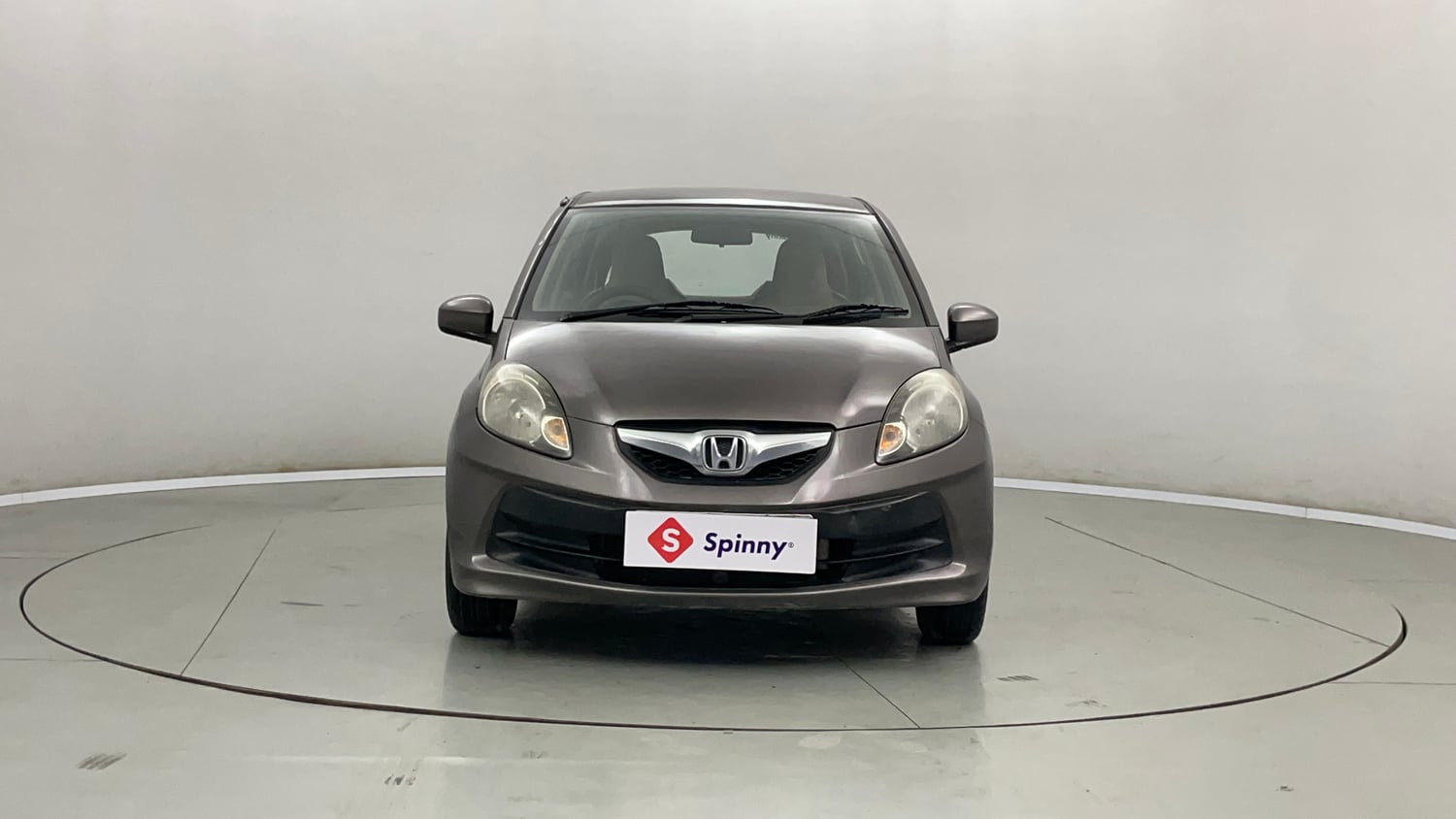 Used 2013 Honda Brio E MT Petrol Manual exterior FRONT VIEW