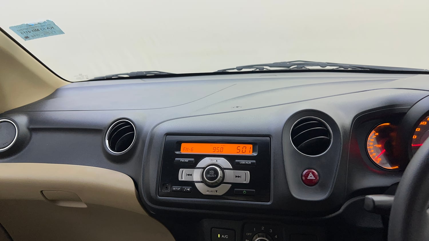 Used 2014 Honda Amaze 1.2 S i-VTEC Petrol Manual top_features Integrated (in-dash) music system