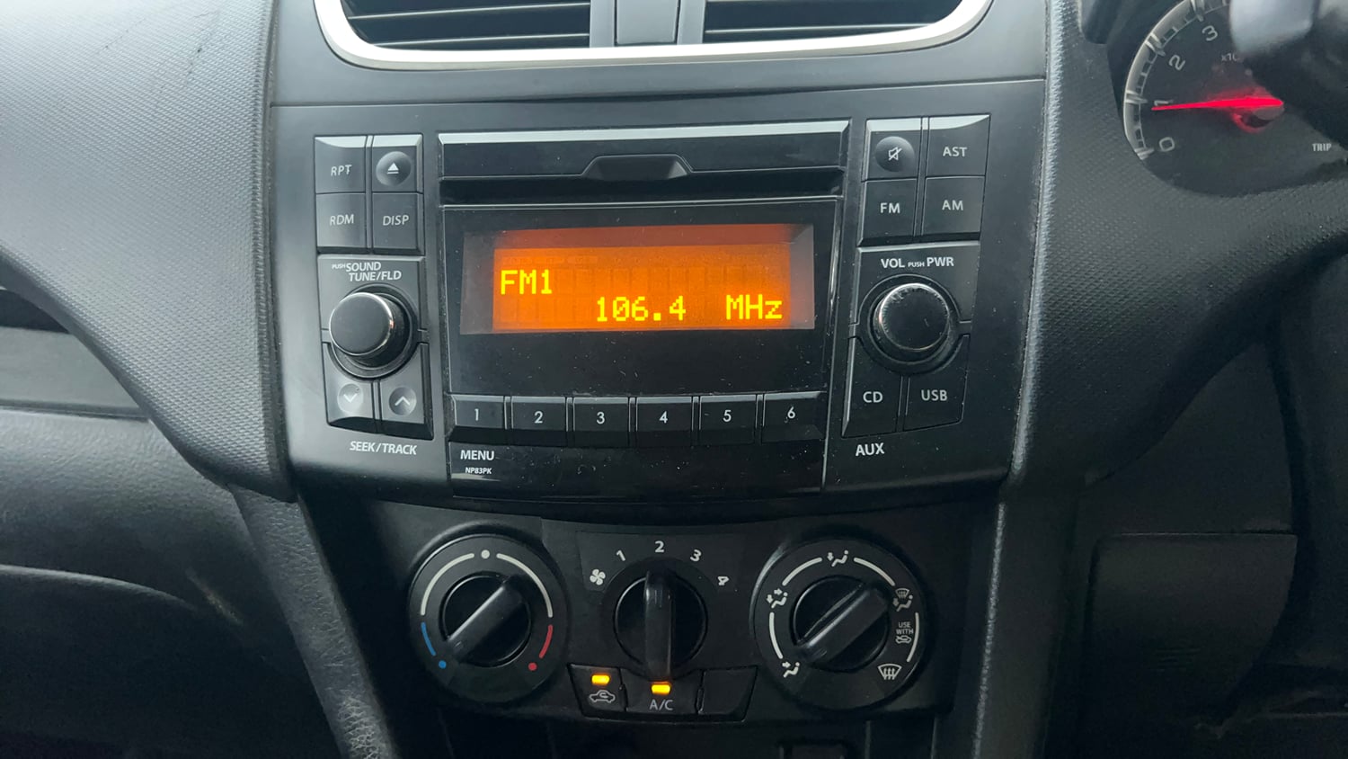 Used 2016 Maruti Suzuki Swift VXi Petrol Manual interior MUSIC SYSTEM & AC CONTROL VIEW