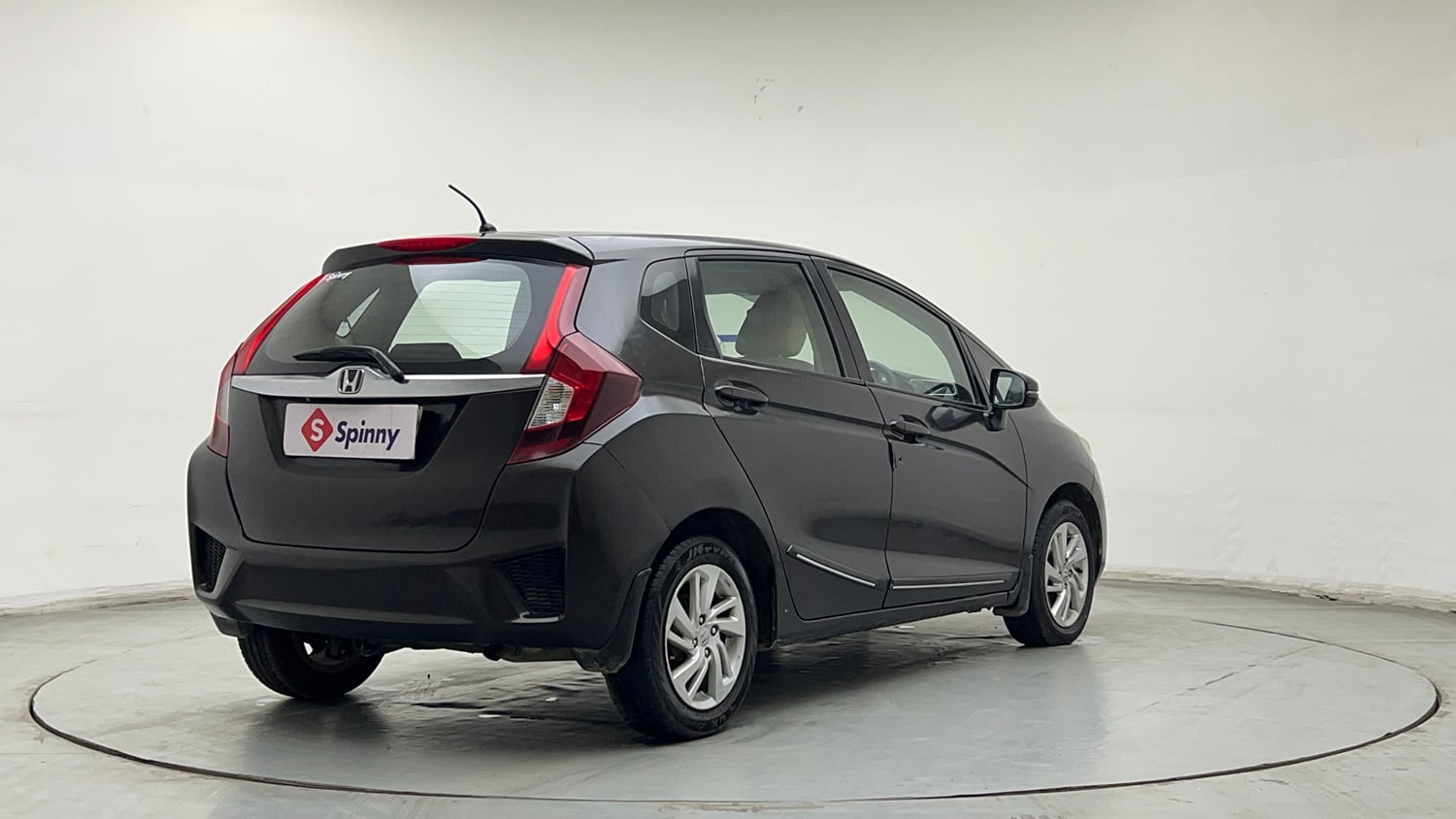 Used 2016 Honda Jazz V AT Petrol Petrol Automatic exterior RIGHT REAR CORNER VIEW