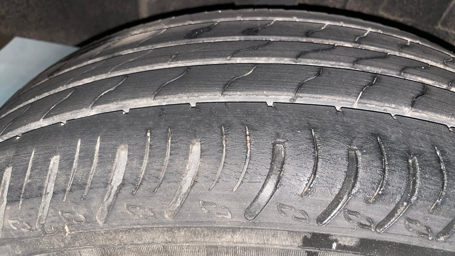 Used 2021 Nissan Magnite XL Turbo CVT Petrol Automatic tyres RIGHT REAR TYRE TREAD VIEW