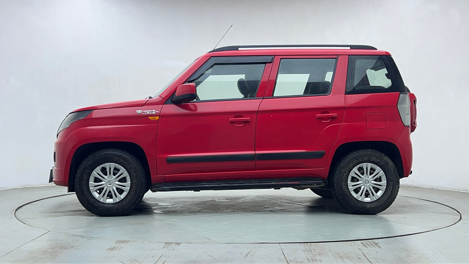 Used 2019 Mahindra TUV300 T6 Plus Diesel Manual exterior LEFT SIDE VIEW