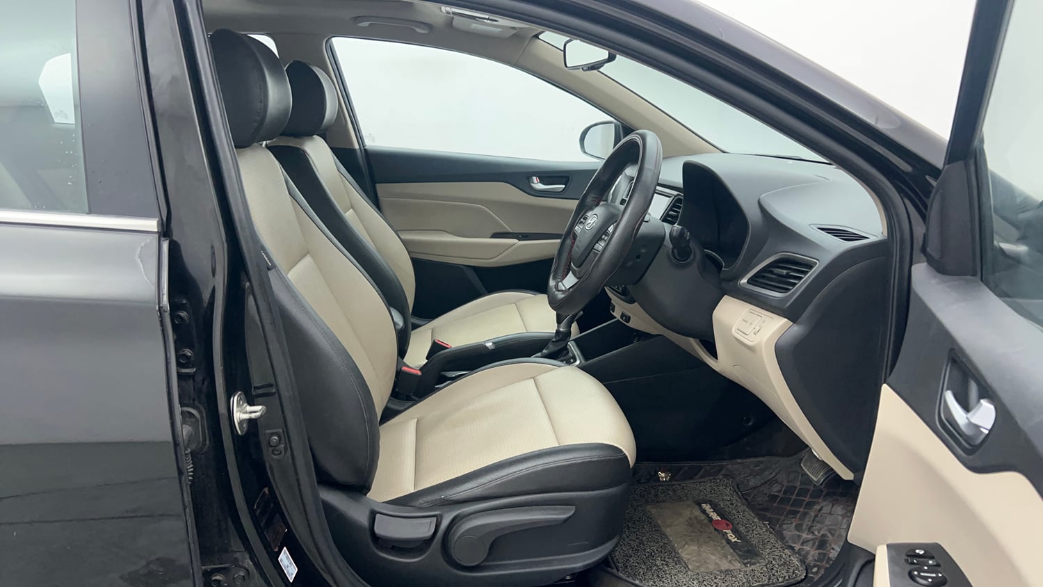 Used 2018 Hyundai Verna SX (O) 1.6 VTVT AT Petrol Automatic interior RIGHT SIDE FRONT DOOR CABIN VIEW