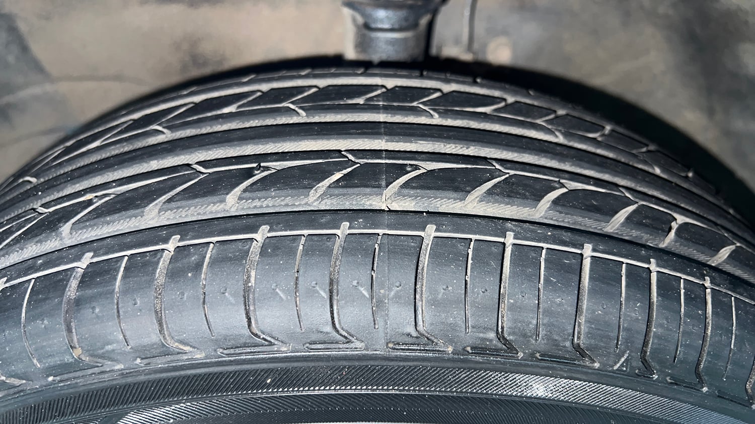 Used 2013 Maruti Suzuki Wagon R VXI Petrol Manual tyres LEFT FRONT TYRE TREAD VIEW