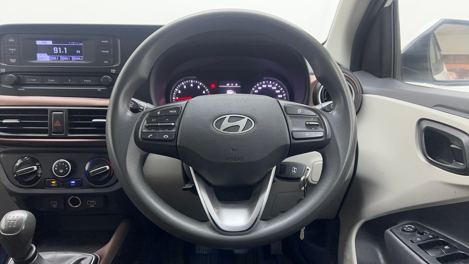 Used 2023 Hyundai Aura S 1.2 CNG Cng Manual interior STEERING VIEW