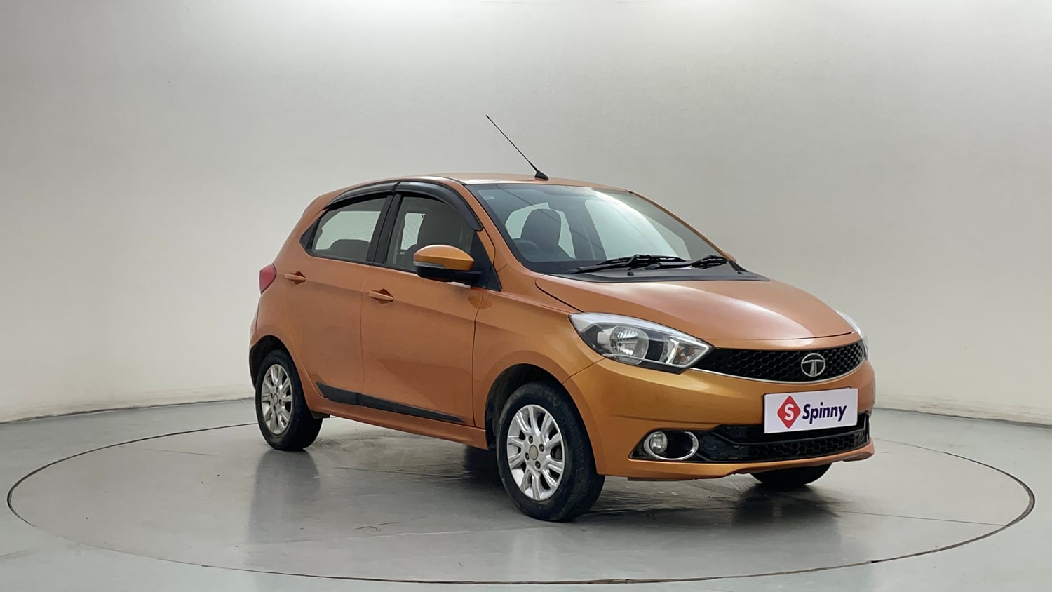 Used 2018 Tata Tiago Revotron XZ Petrol Manual exterior RIGHT FRONT CORNER VIEW
