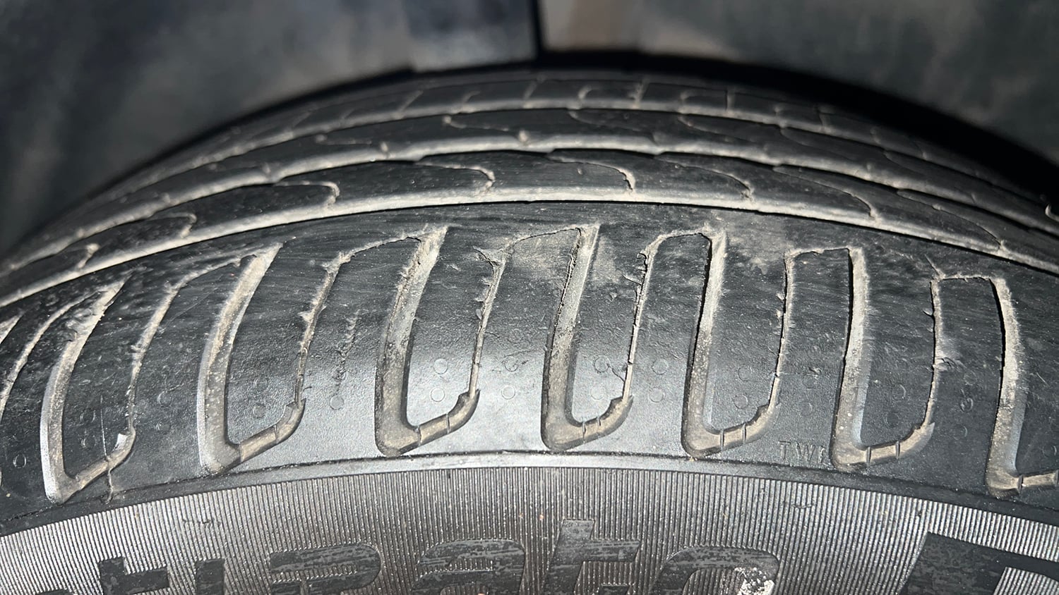 Used 2024 Mercedes-Benz A-Class Limousine 200 Petrol Automatic tyres RIGHT FRONT TYRE TREAD VIEW