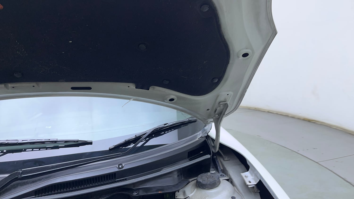 Used 2017 Maruti Suzuki Dzire VXi Petrol Manual engine ENGINE LEFT SIDE HINGE & APRON VIEW