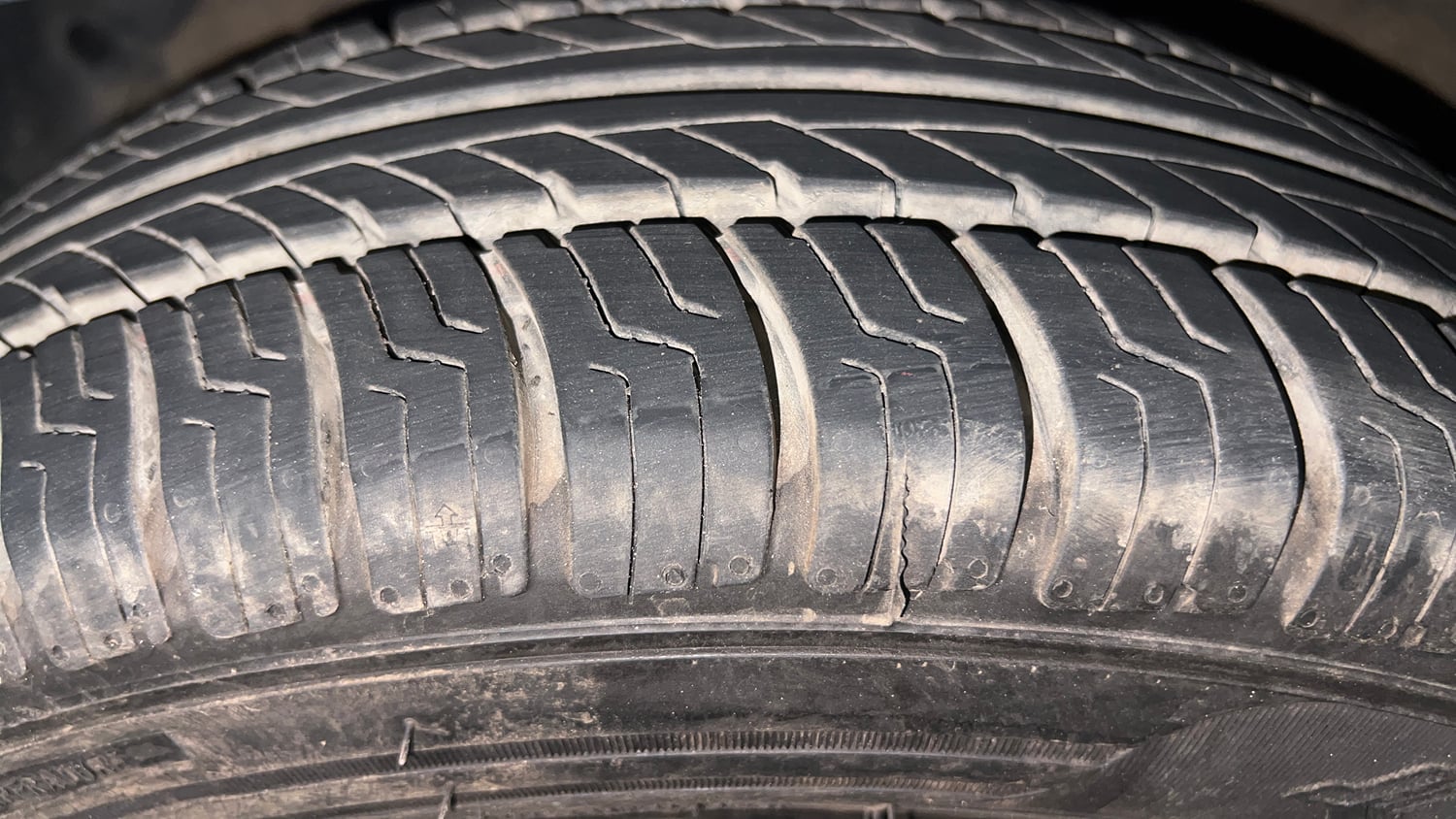 Used 2016 Hyundai Grand i10 Sportz 1.2 Kappa VTVT Petrol Manual tyres LEFT FRONT TYRE TREAD VIEW