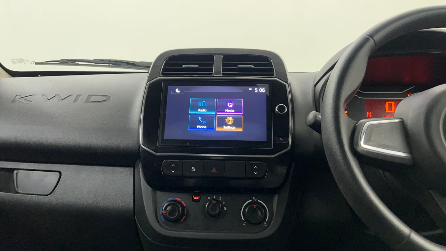 Used 2021 Renault Kwid Neotech RXL 1.0  AMT Petrol Automatic interior MUSIC SYSTEM & AC CONTROL VIEW