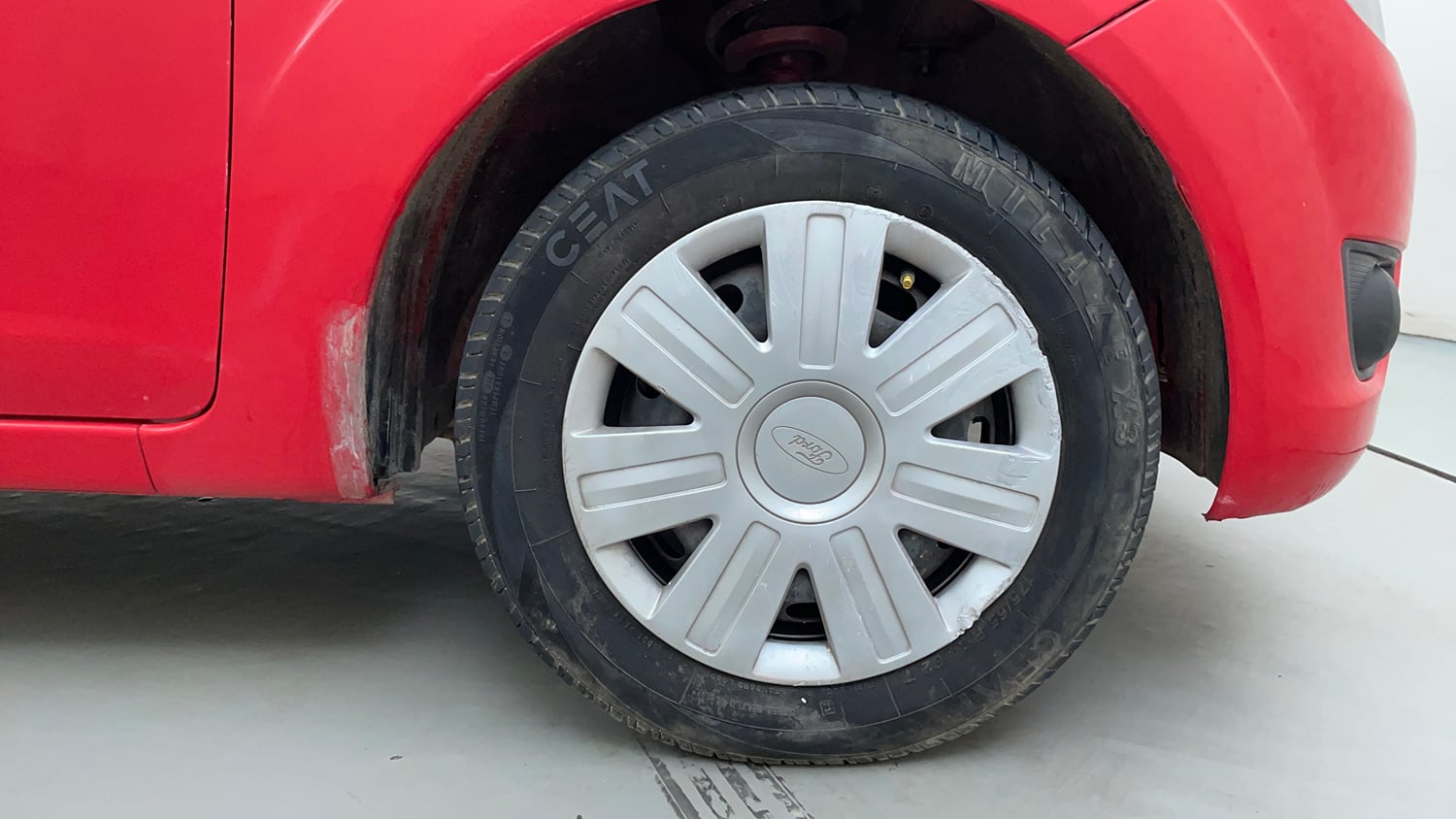 Used 2012 Ford Figo Duratec Petrol ZXI 1.2 Petrol Manual tyres RIGHT FRONT TYRE RIM VIEW