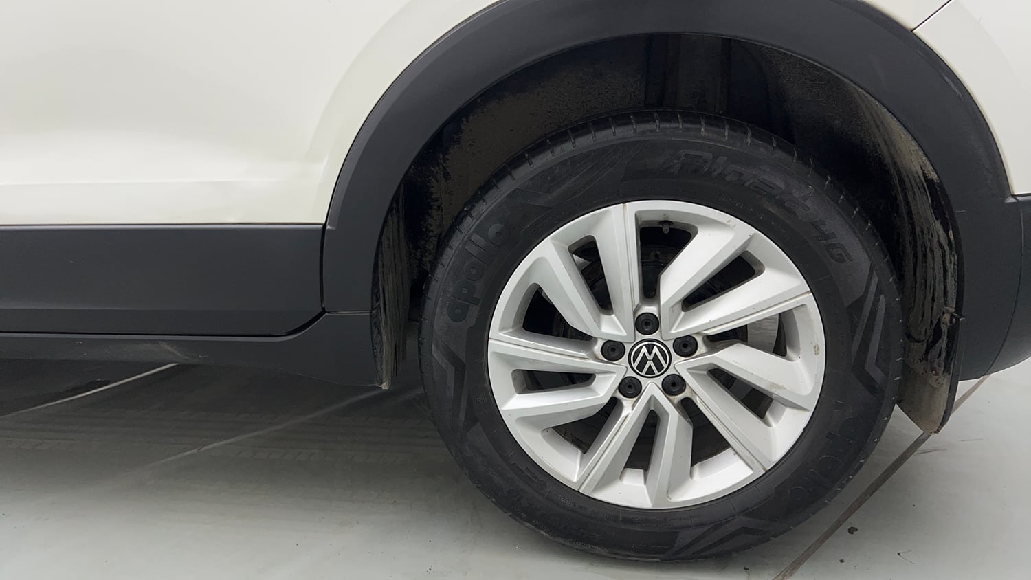 Used 2022 Volkswagen Taigun Highline 1.0 TSI MT Petrol Manual tyres LEFT REAR TYRE RIM VIEW