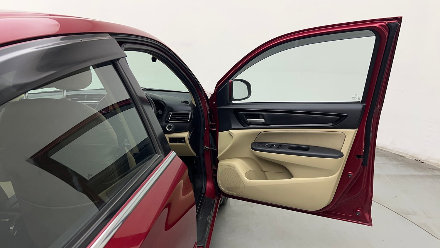 Used 2020 Honda Amaze 1.2 V MT Petrol Petrol Manual interior RIGHT FRONT DOOR OPEN VIEW