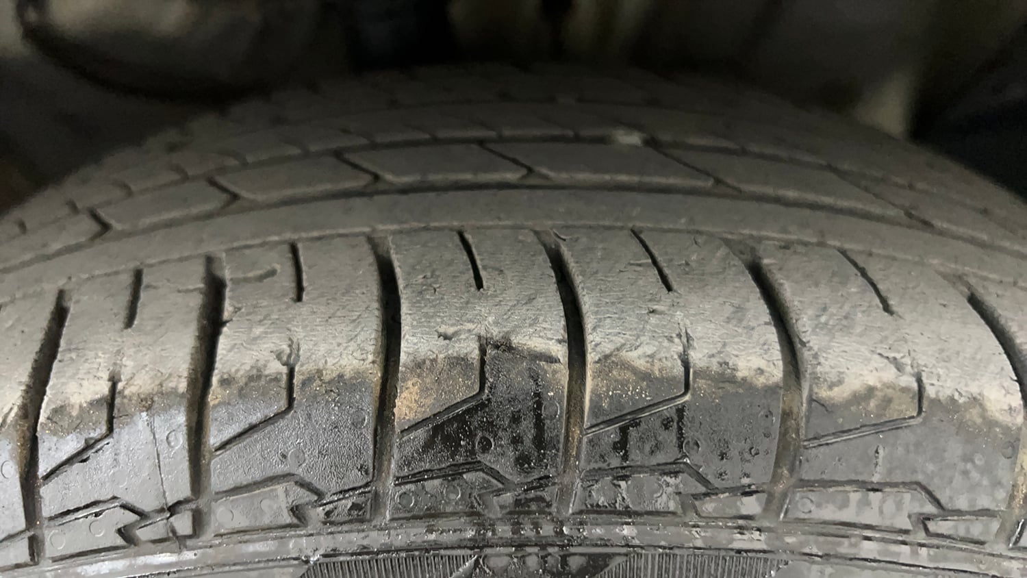 Used 2024 Kia Seltos HTX Plus 1.5 Diesel MT Diesel Manual tyres RIGHT FRONT TYRE TREAD VIEW