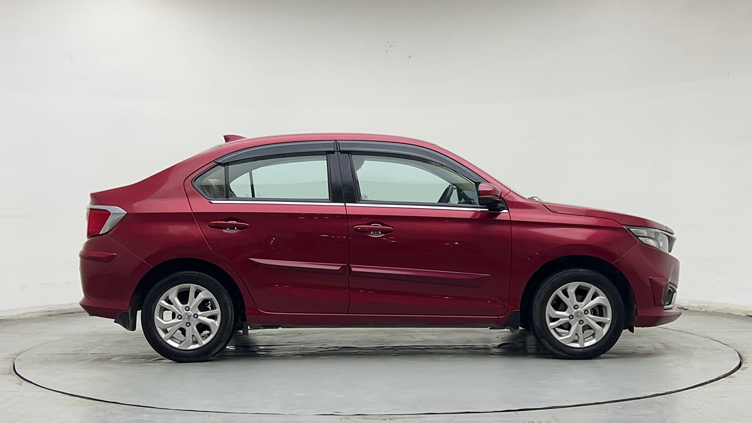 Used 2020 Honda Amaze 1.2 V MT Petrol Petrol Manual exterior RIGHT SIDE VIEW