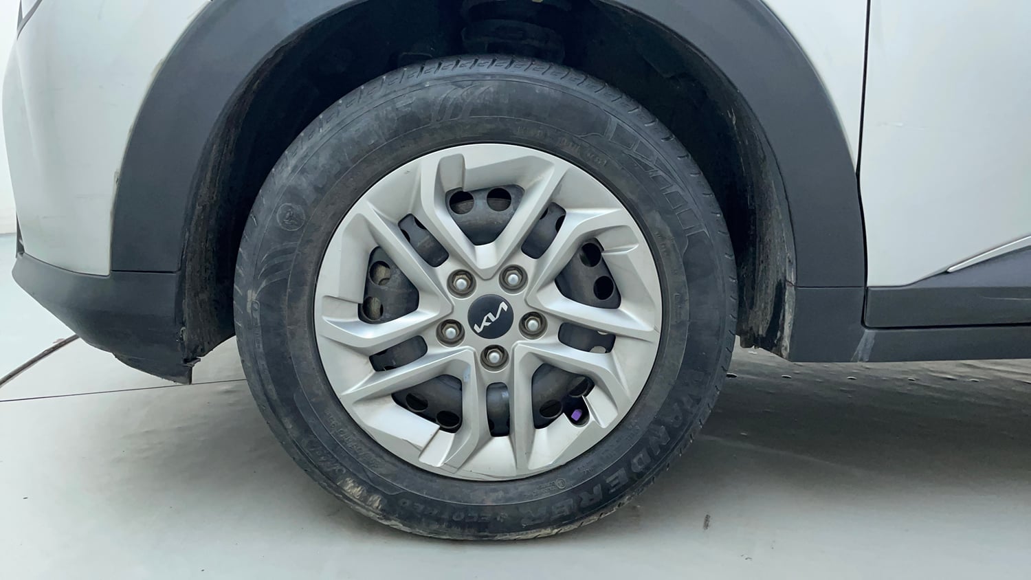 Used 2023 Kia Carens Premium 1.4 Petrol 7 STR Petrol Manual tyres LEFT FRONT TYRE RIM VIEW
