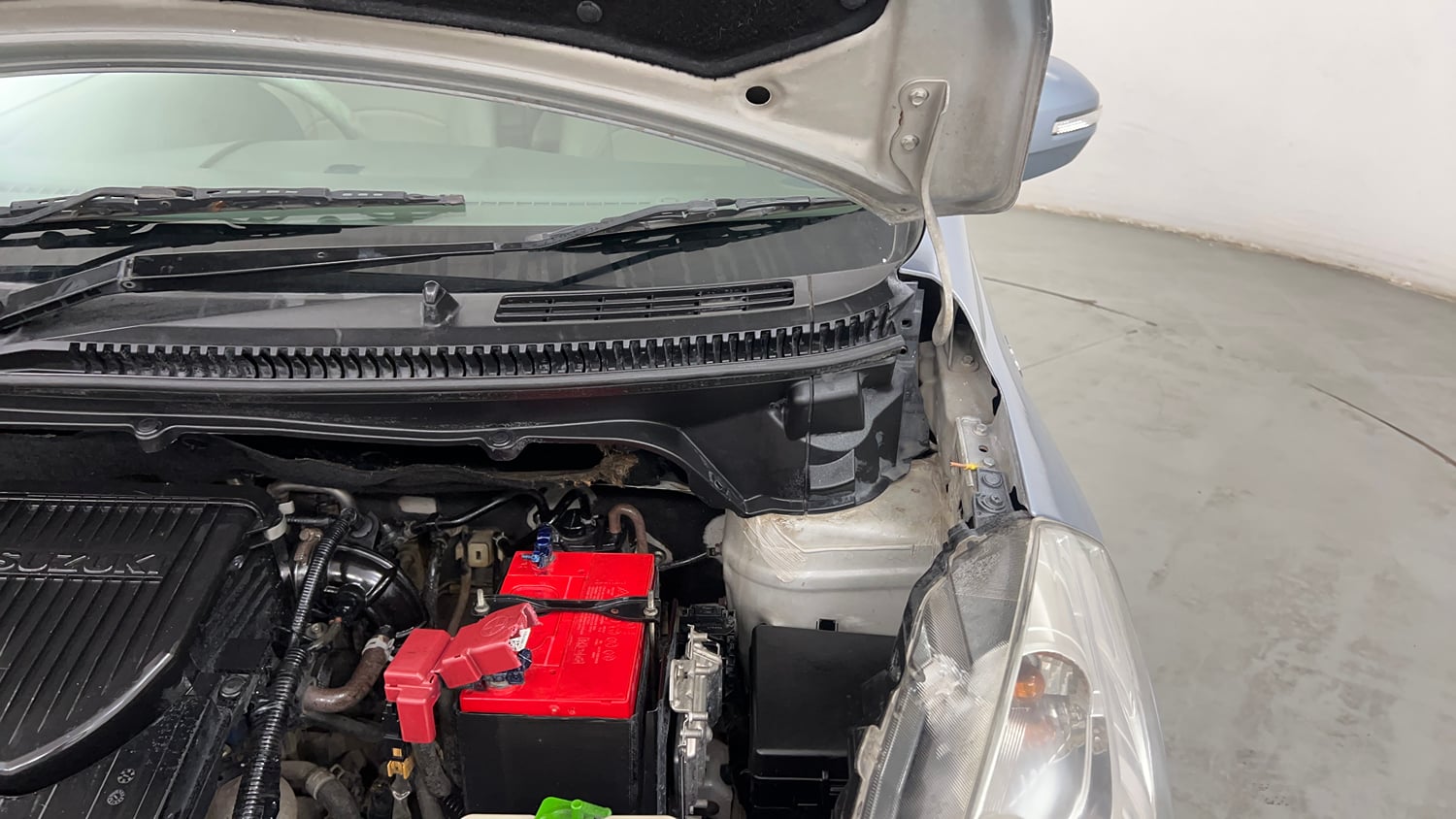 Used 2014 Maruti Suzuki Ertiga ZXi Petrol Manual engine ENGINE LEFT SIDE HINGE & APRON VIEW