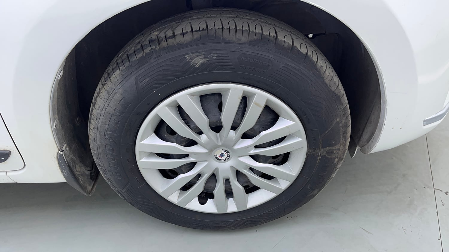 Used 2017 Maruti Suzuki Dzire VXi Petrol Manual tyres RIGHT FRONT TYRE RIM VIEW