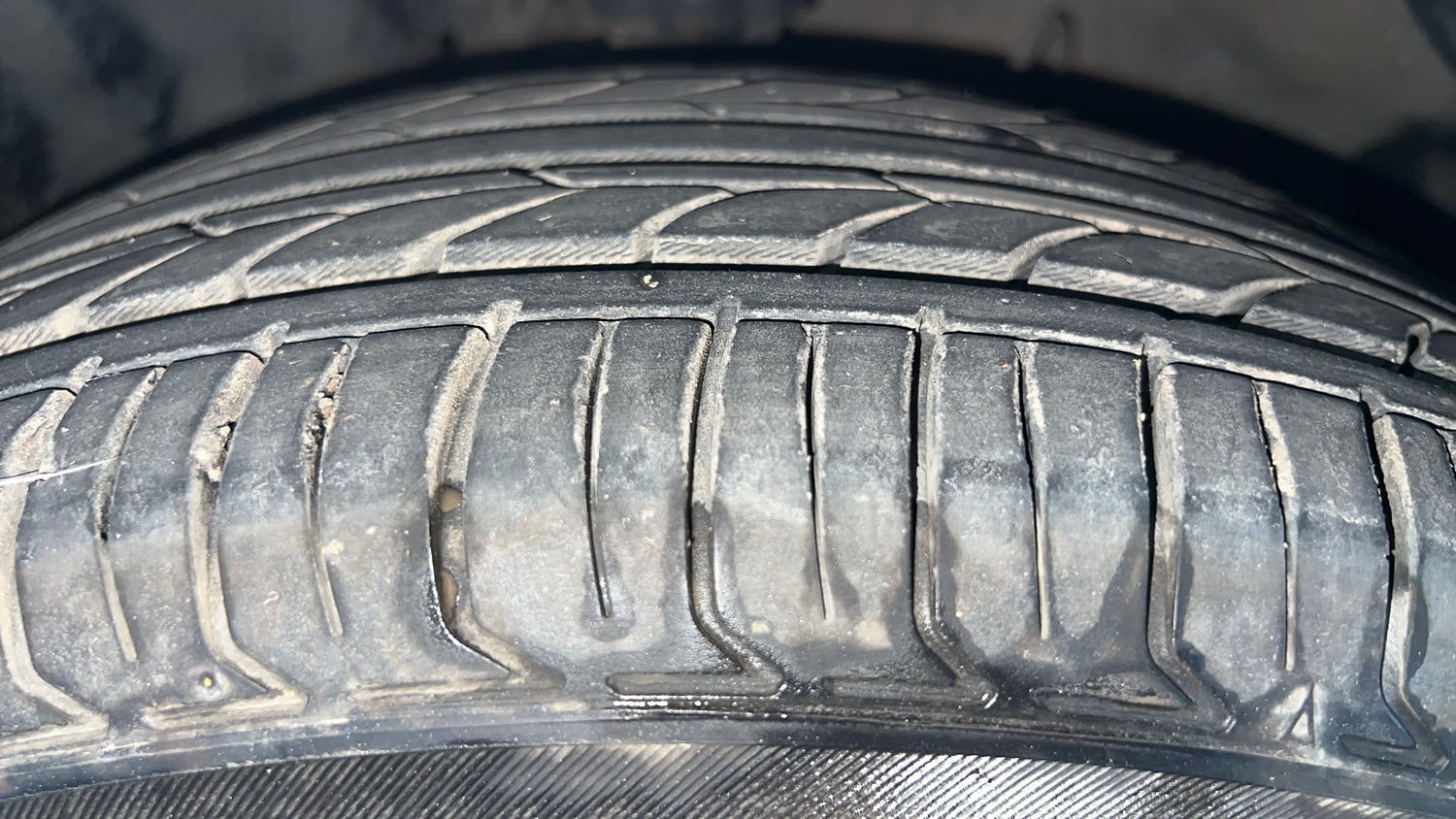 Used 2013 Hyundai i20 Sportz 1.2 Petrol Manual tyres RIGHT FRONT TYRE TREAD VIEW