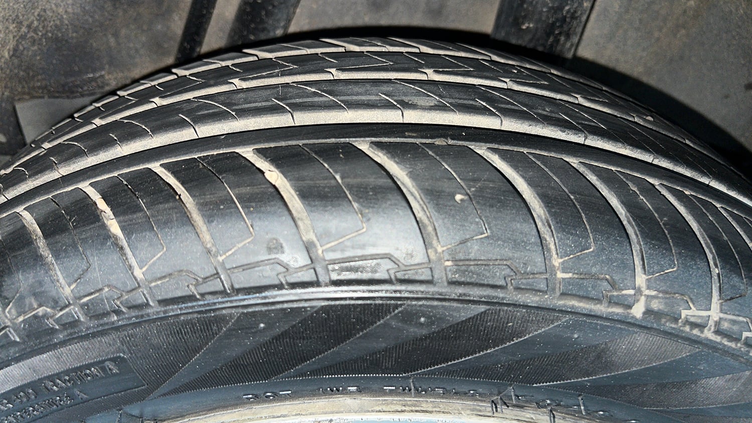 Used 2016 Honda Jazz V AT Petrol Petrol Automatic tyres LEFT REAR TYRE TREAD VIEW