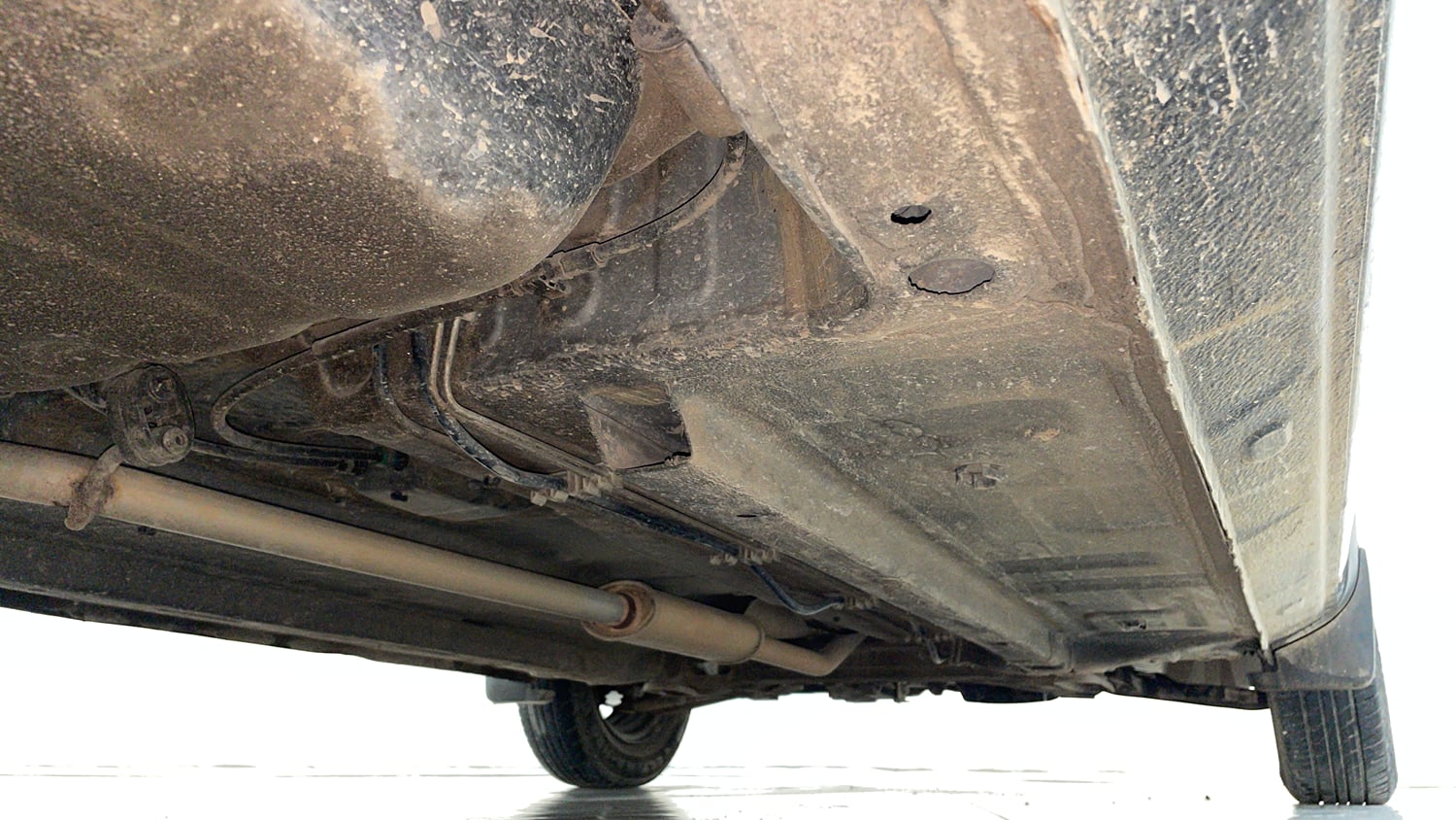 Used 2018 Renault Kwid 1.0 RXT AMT Opt Petrol Automatic extra REAR RIGHT UNDERBODY VIEW