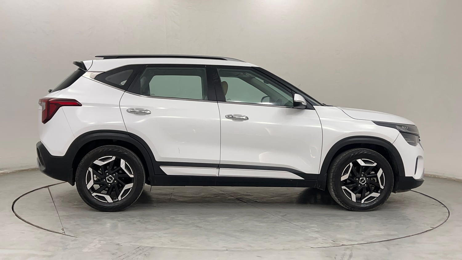 Used 2024 Kia Seltos HTX Plus 1.5 Diesel MT Diesel Manual exterior RIGHT SIDE VIEW