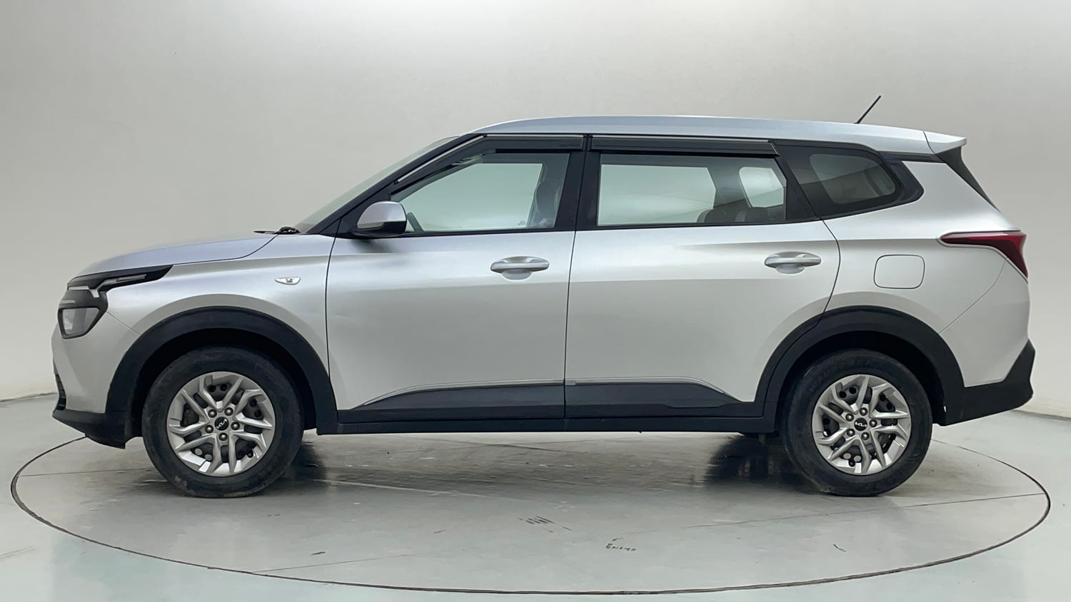 Used 2023 Kia Carens Premium 1.4 Petrol 7 STR Petrol Manual exterior LEFT SIDE VIEW