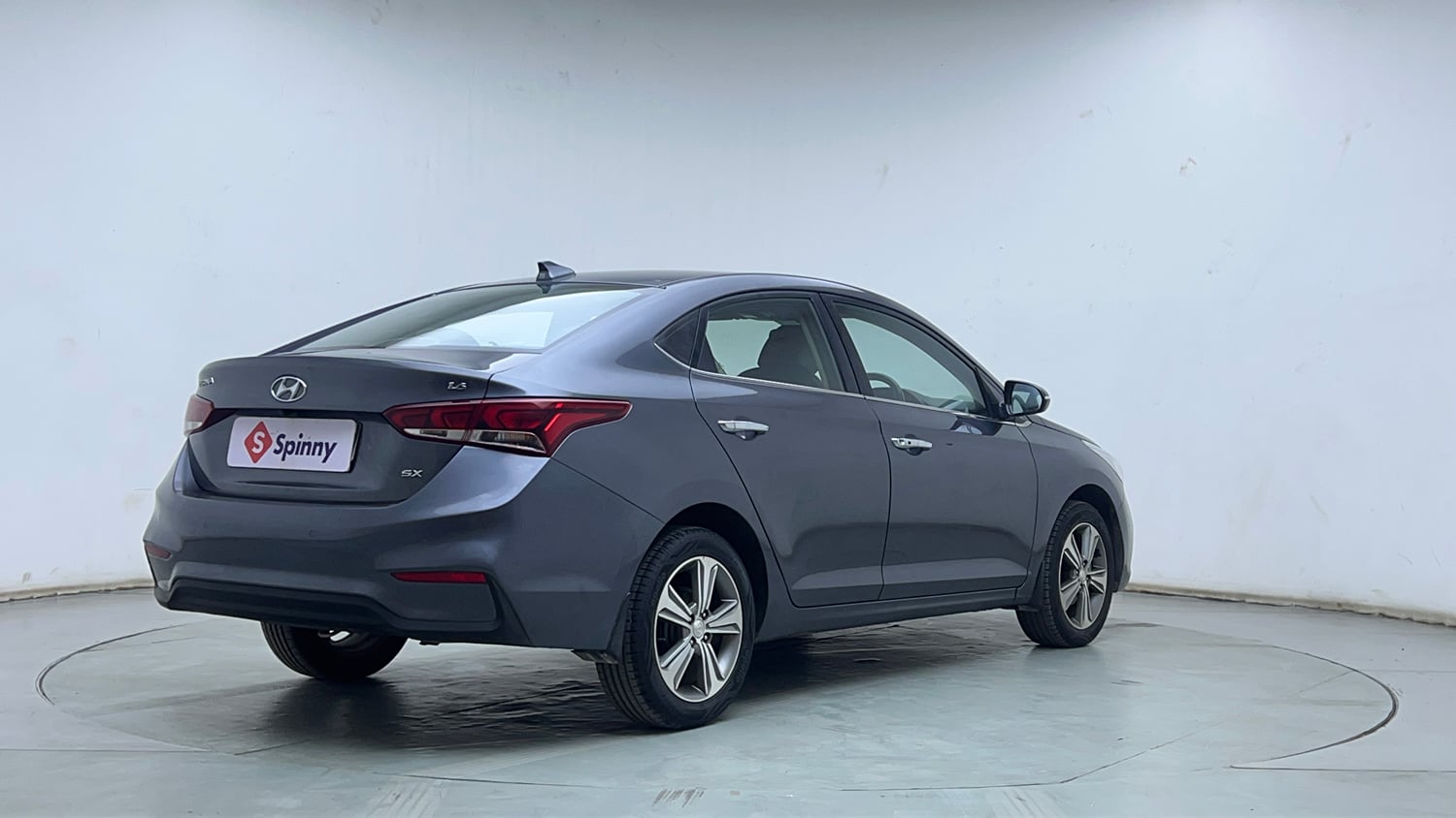 Used 2017 Hyundai Verna SX (O) 1.6 VTVT AT Petrol Automatic exterior RIGHT REAR CORNER VIEW