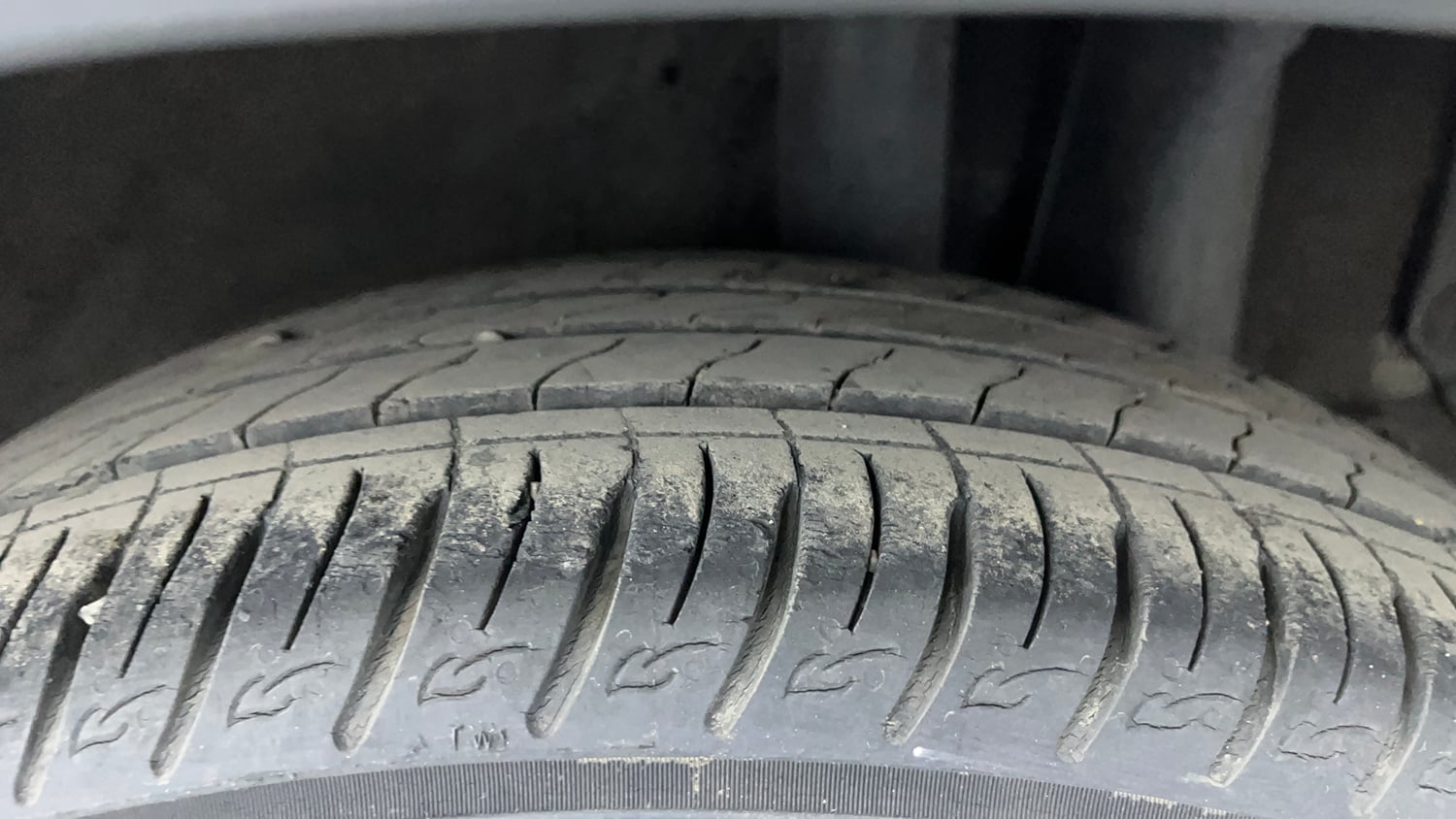 Used 2023 Kia Sonet GTX Plus 1.5 AT Diesel Automatic tyres LEFT REAR TYRE TREAD VIEW