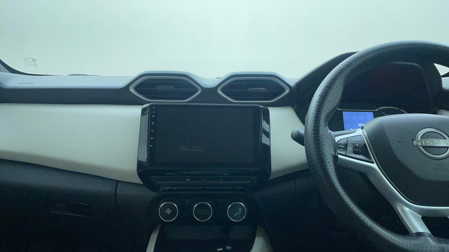 Used 2021 Nissan Magnite XL Turbo CVT Petrol Automatic interior MUSIC SYSTEM & AC CONTROL VIEW
