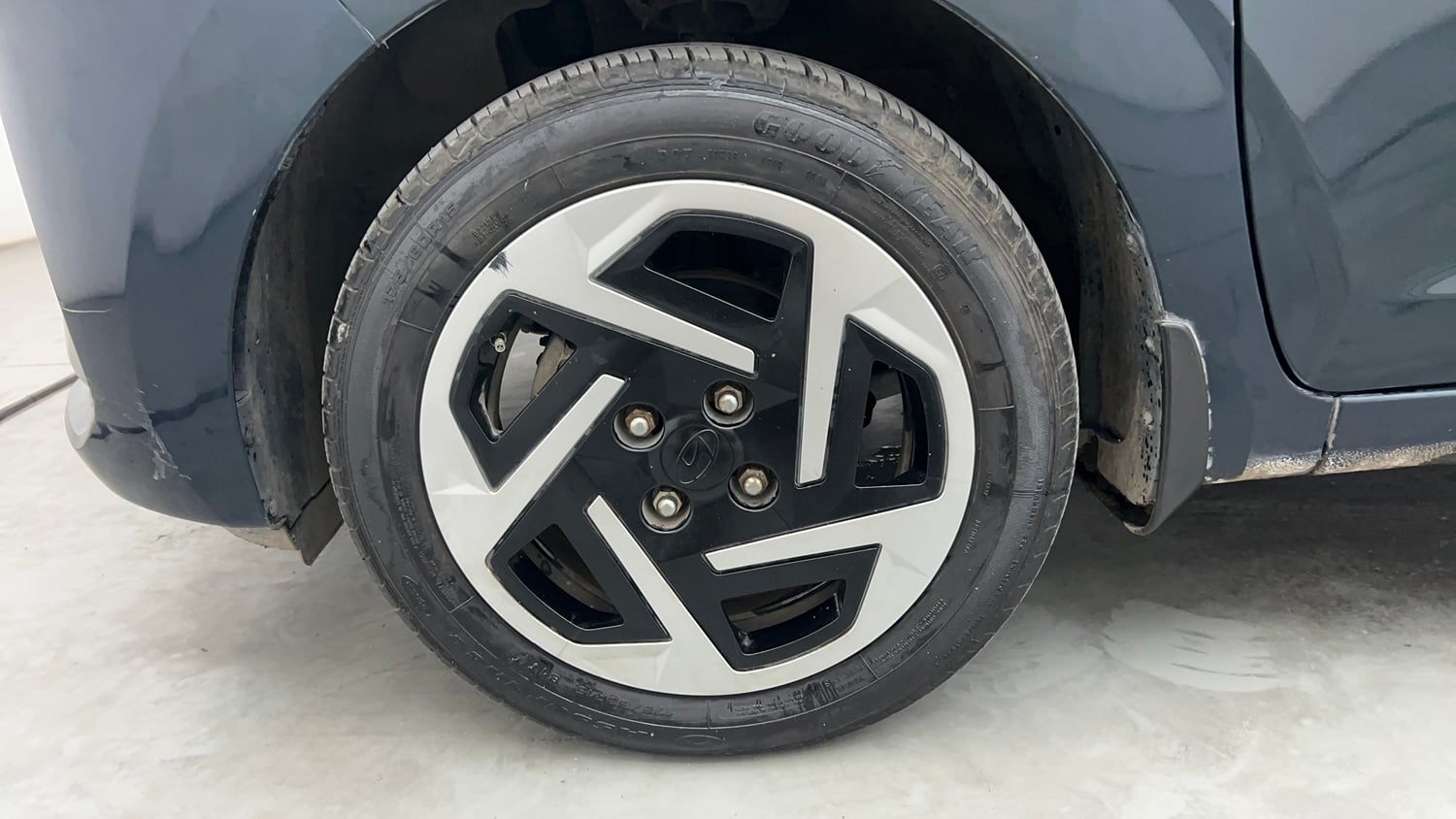 Used 2024 Hyundai Grand i10 Nios Sportz 1.2 Kappa AMT Petrol Automatic tyres LEFT FRONT TYRE RIM VIEW