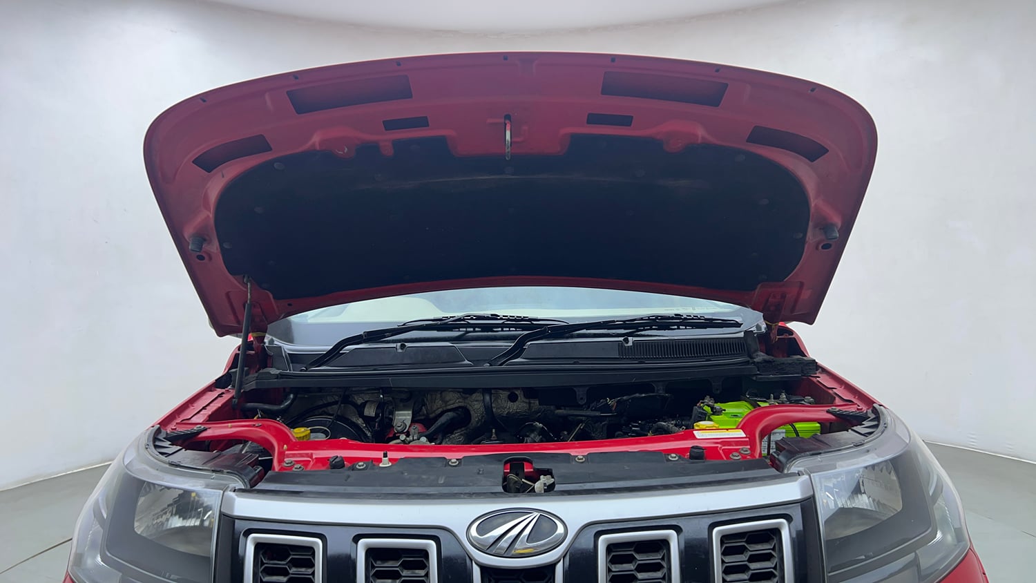 Used 2019 Mahindra TUV300 T6 Plus Diesel Manual engine ENGINE & BONNET OPEN FRONT VIEW