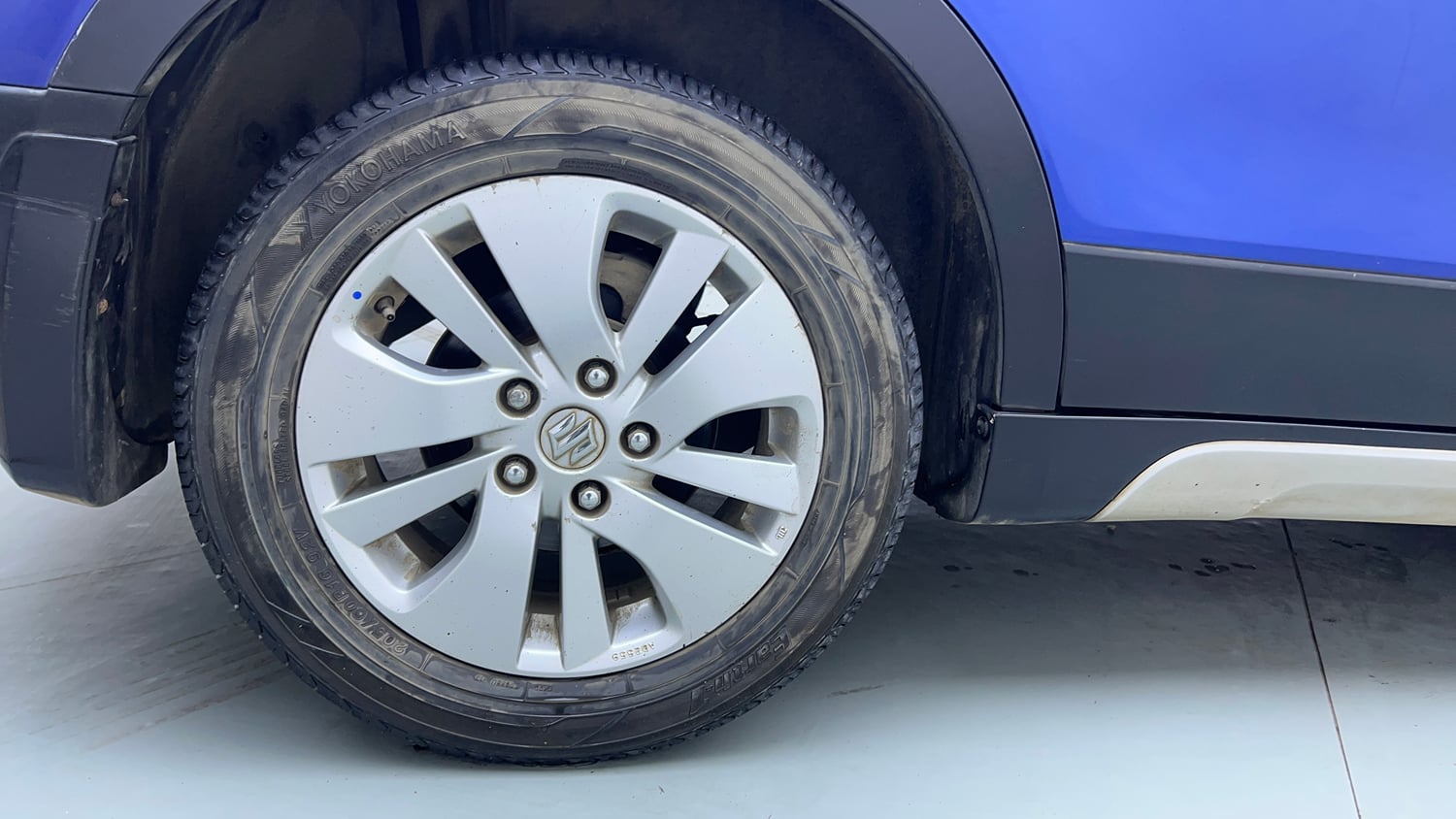 Used 2015 Maruti Suzuki S-Cross Alpha 1.6 Diesel Manual tyres RIGHT REAR TYRE RIM VIEW