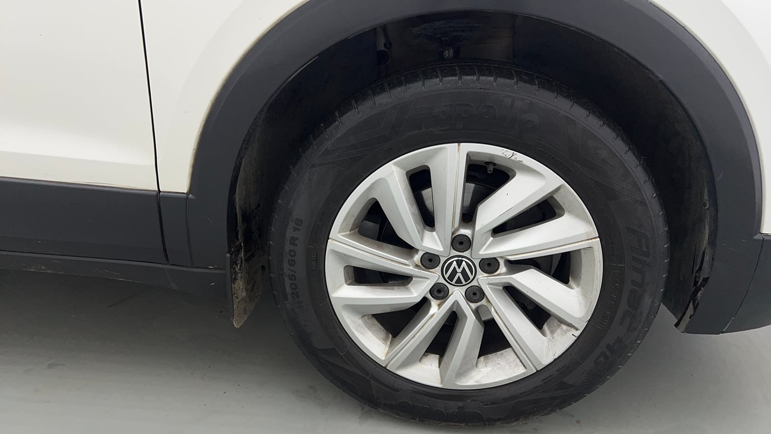 Used 2022 Volkswagen Taigun Highline 1.0 TSI MT Petrol Manual tyres RIGHT FRONT TYRE RIM VIEW