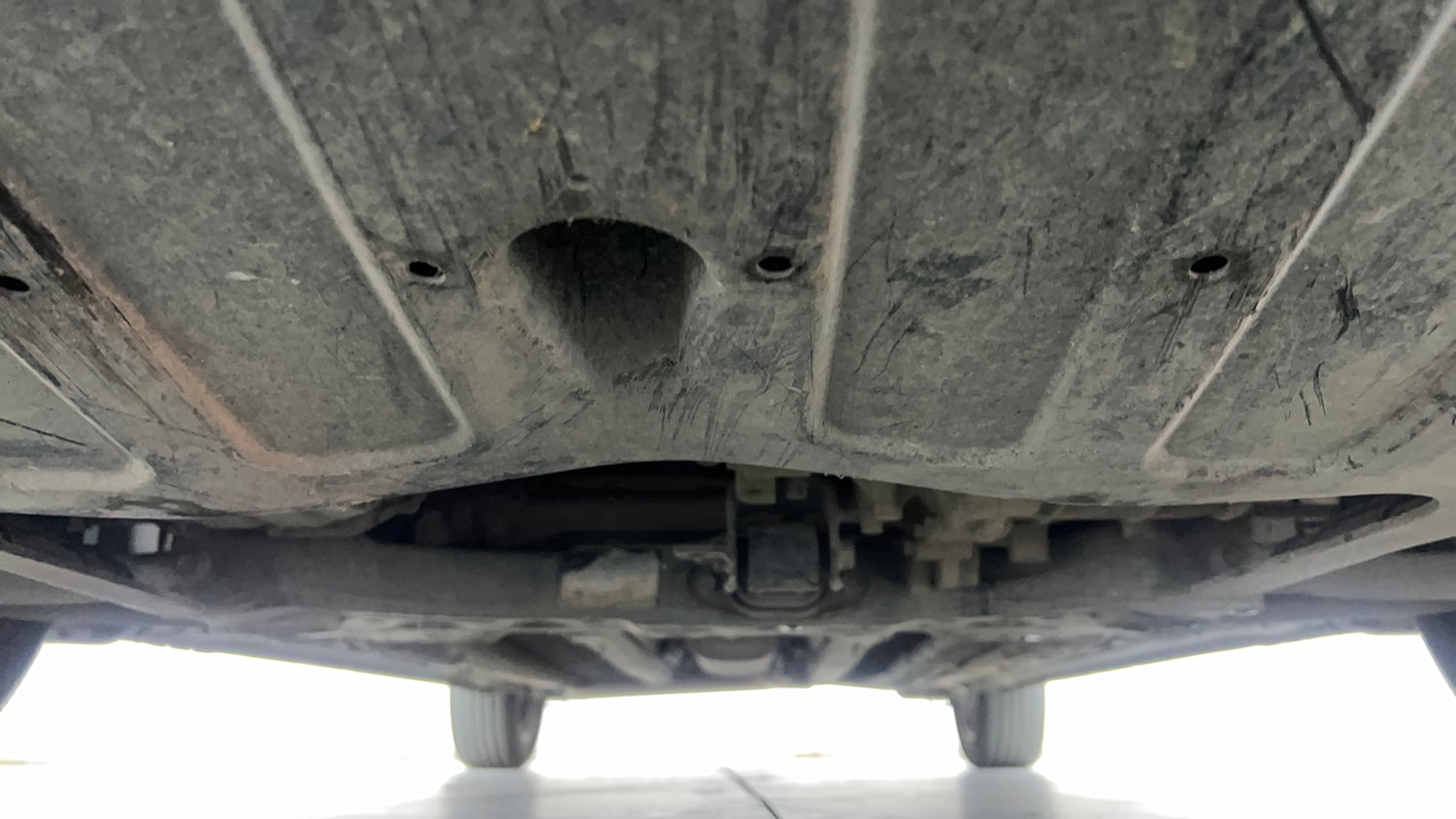 Used 2017 Hyundai Verna SX (O) 1.6 VTVT AT Petrol Automatic extra FRONT LEFT UNDERBODY VIEW