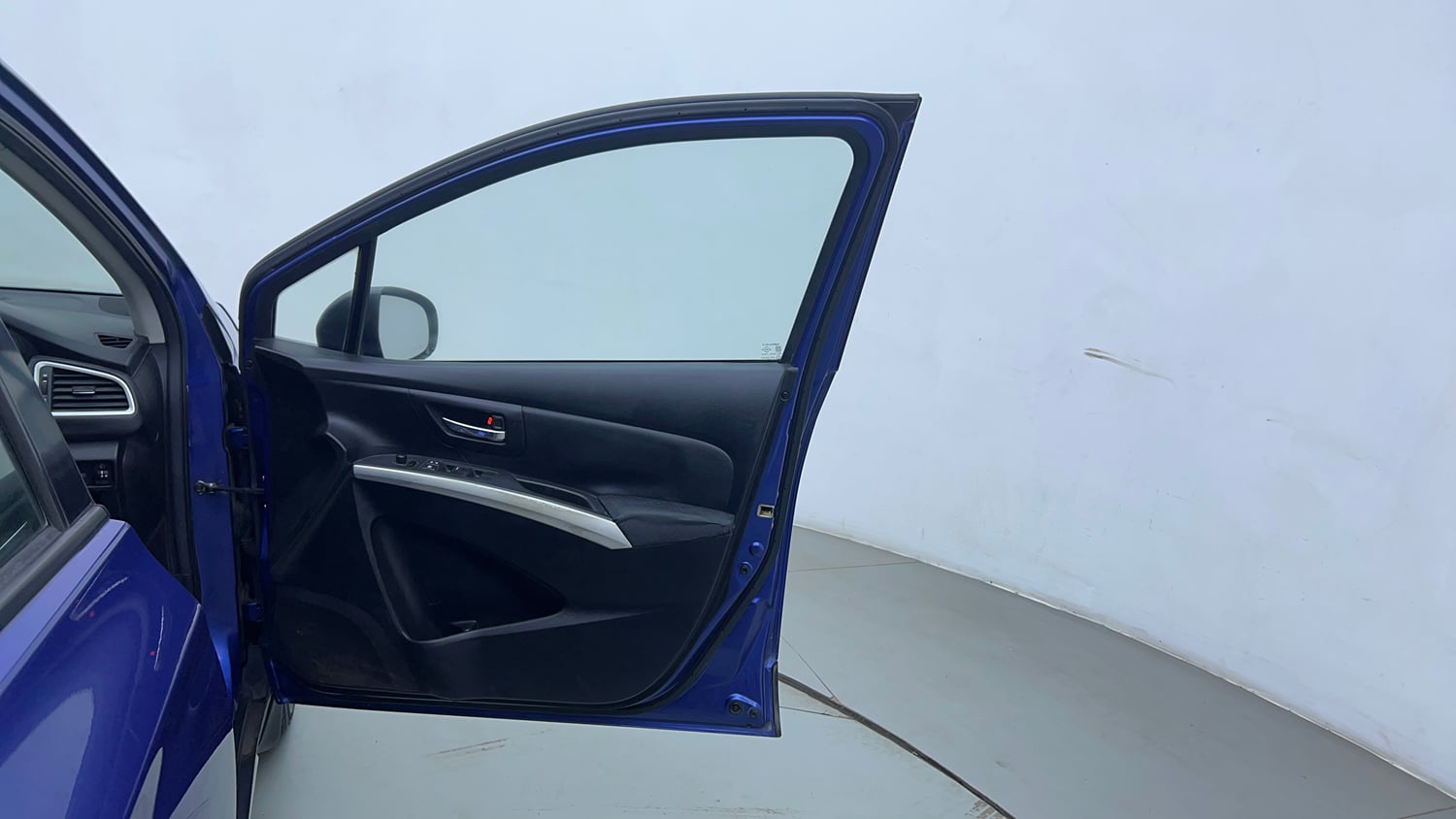 Used 2015 Maruti Suzuki S-Cross Alpha 1.6 Diesel Manual interior RIGHT FRONT DOOR OPEN VIEW